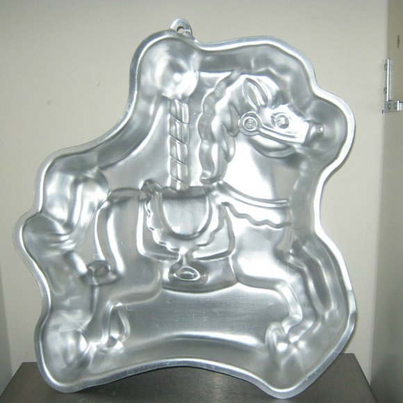 Wilton Cake Pan: Carousel Horse (2105-6507, 1990) - Picture 2 of 3